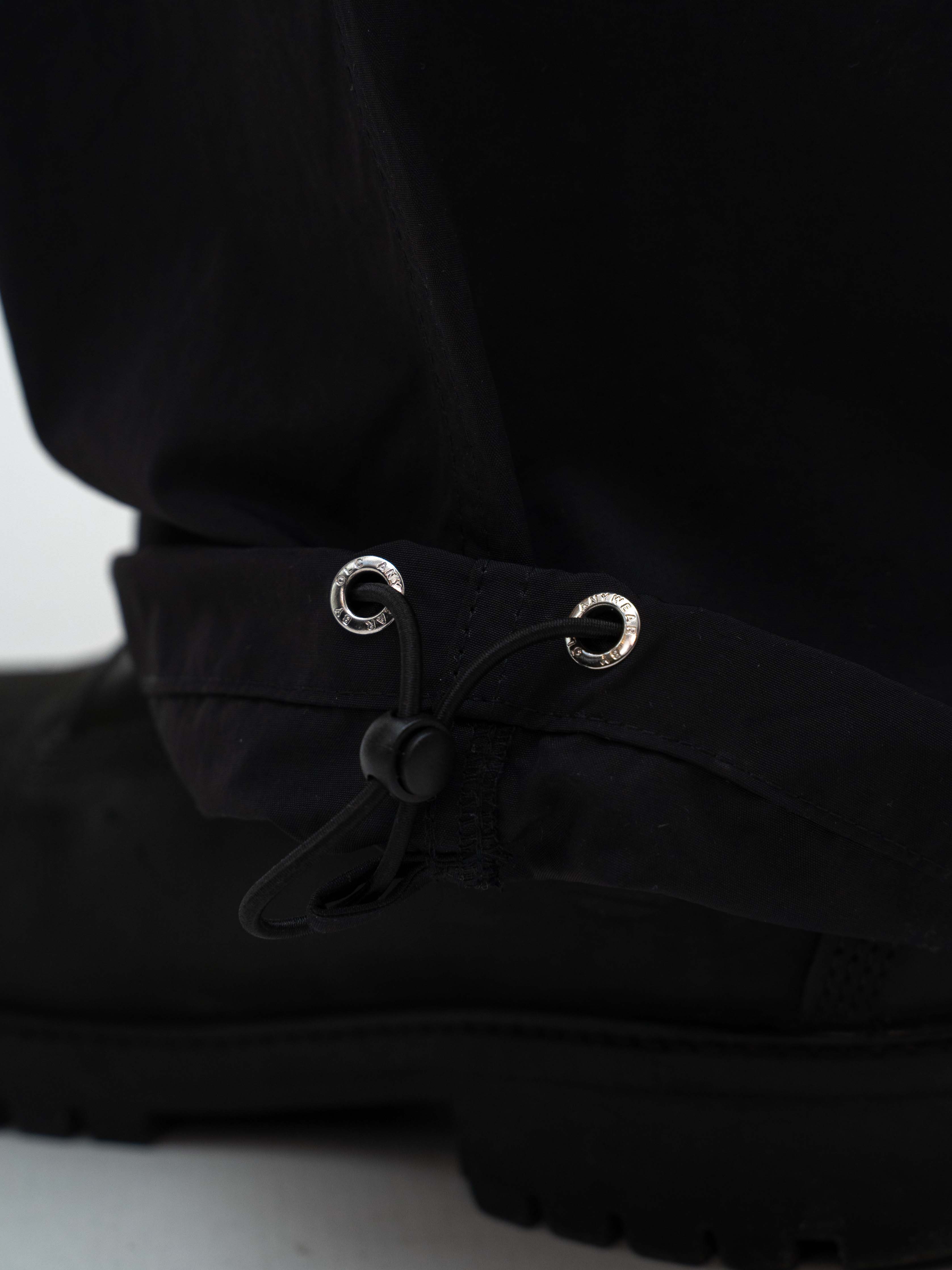 AW Parachute Pants - Black/Reflective